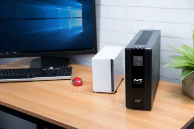 UPS APC "Back-UPS", Line int., mini Tower, AVR, IEC x 6, display LCD, back-up 11 - 20 min. "BR900MI" (timbru verde 11 lei)