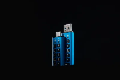 16GB IronKey Keypad 200, FIPS 140-3 Lvl 3 (Pending) AES-256 Encrypted, "IKKP200/16GB" (timbru verde 0.03 lei)